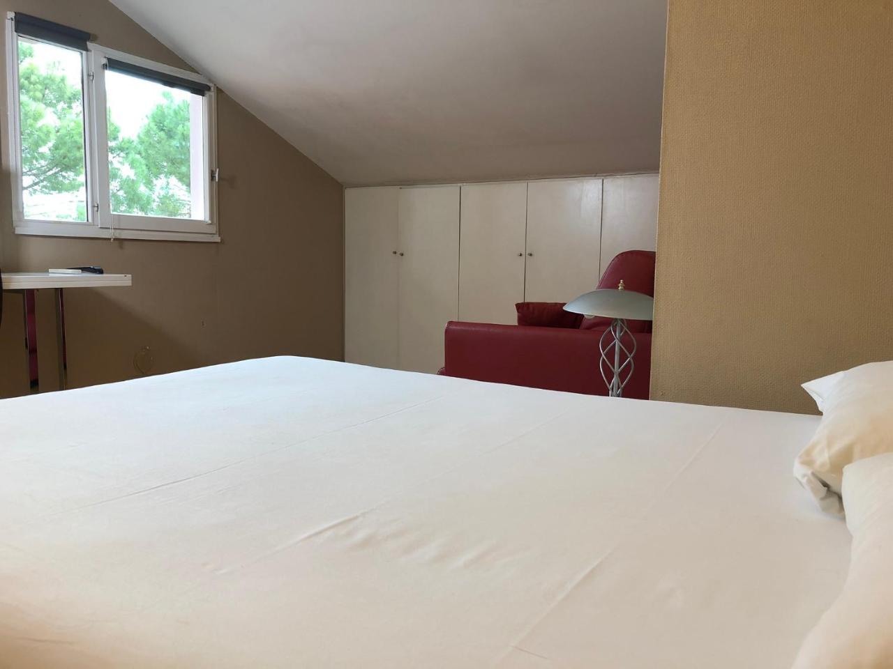 Halt Hotel - Choisissez L'Hotellerie Independante Лат Экстерьер фото